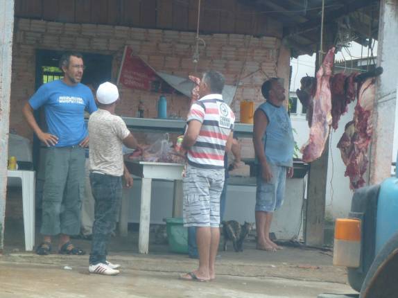 Buscando informações sobre a estrada para Uiramutã, em Roraima